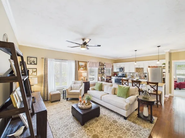1429 Main St #5E, Walpole, MA 02081