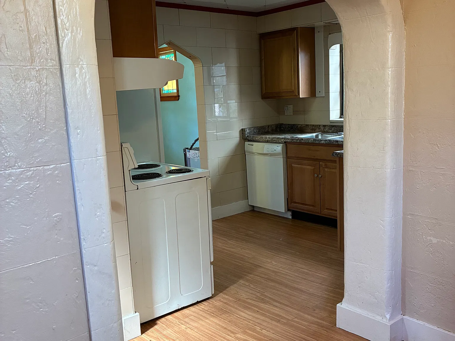 2 bed, 1.5 bath, 1896 sqft, $1,400 — Photo 4