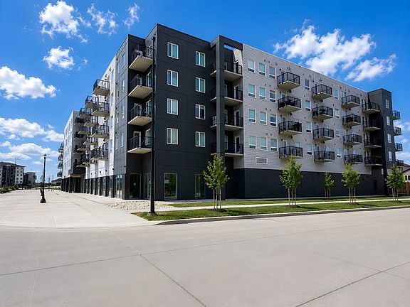 2nd image of 160 Centre St #421