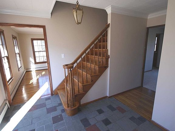 4th image of 34 University Dr