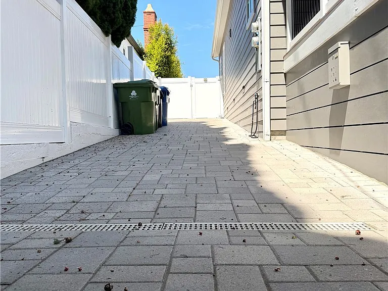 1820 1/2 S Wooster St — Photo 3