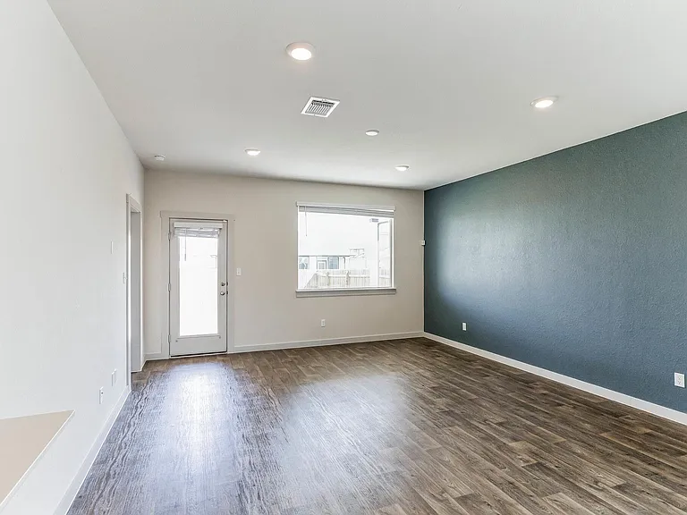 217 Greens Bayou Trl — Photo 8