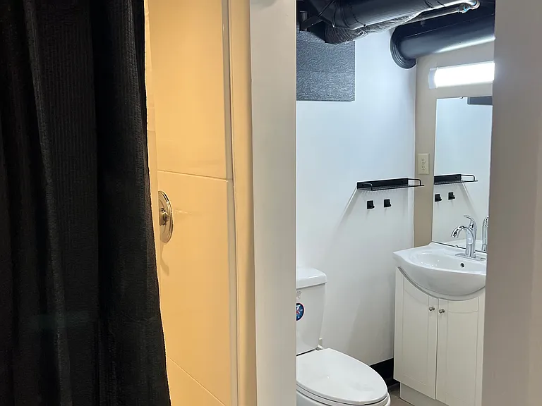 Full bathroom in basement