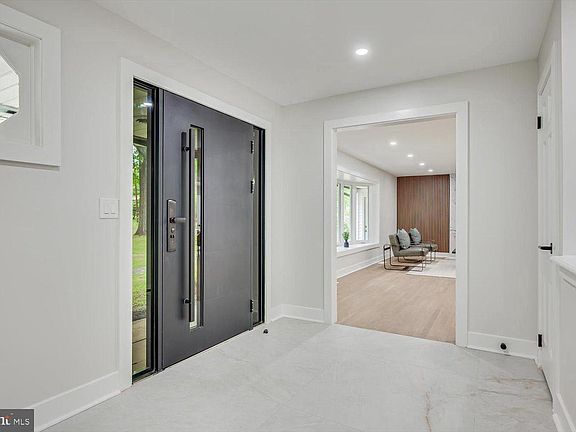 5th image of 3 Honey Brook Dr