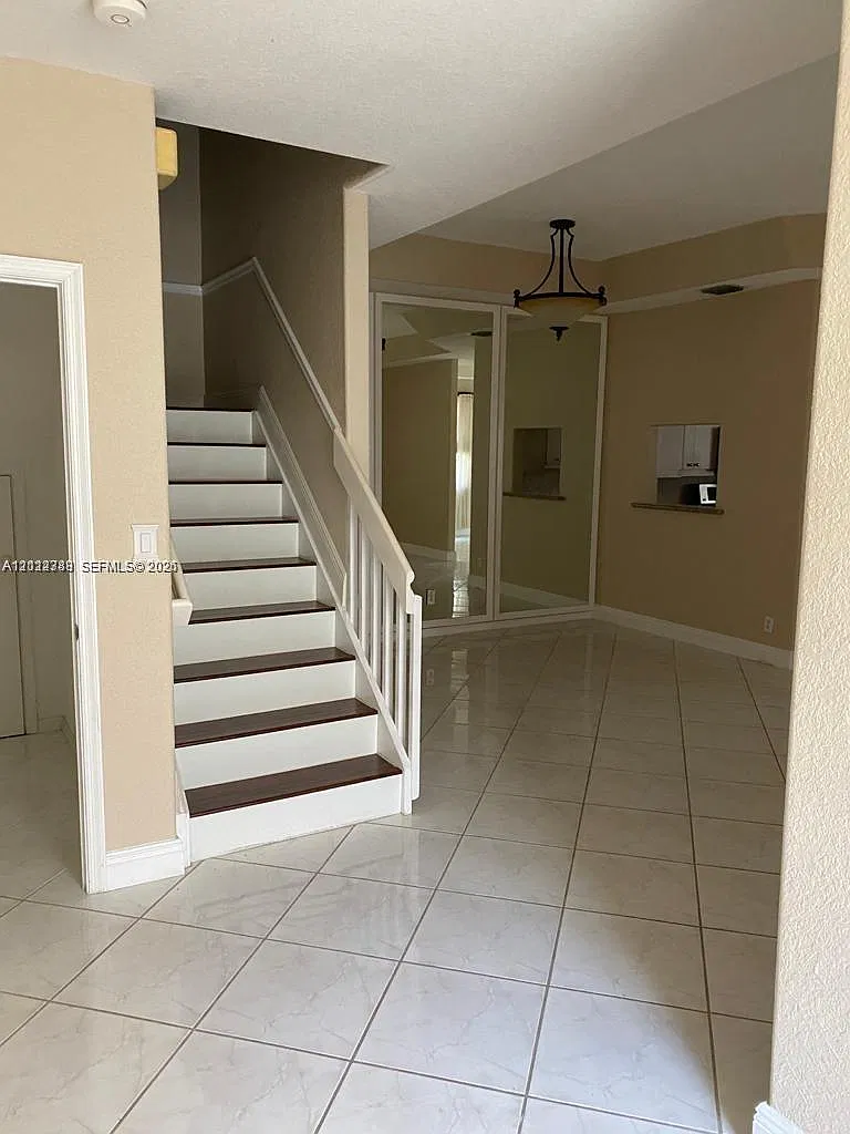Royal Palm Village — Photo 3