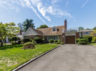 13 Linda Rd, Port Washington, NY 11050
