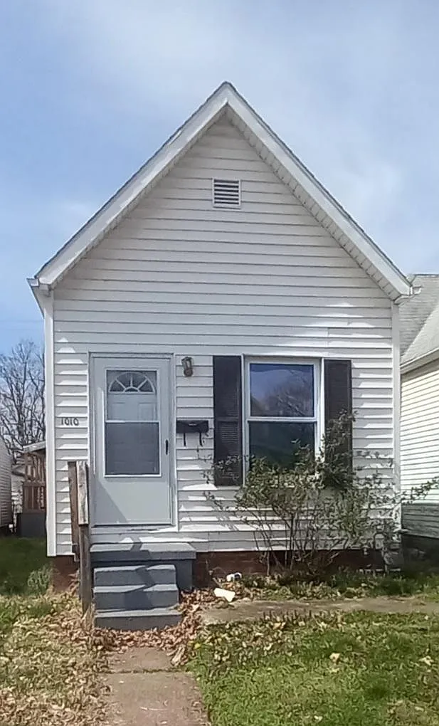 1010 N Elliott St photo 1