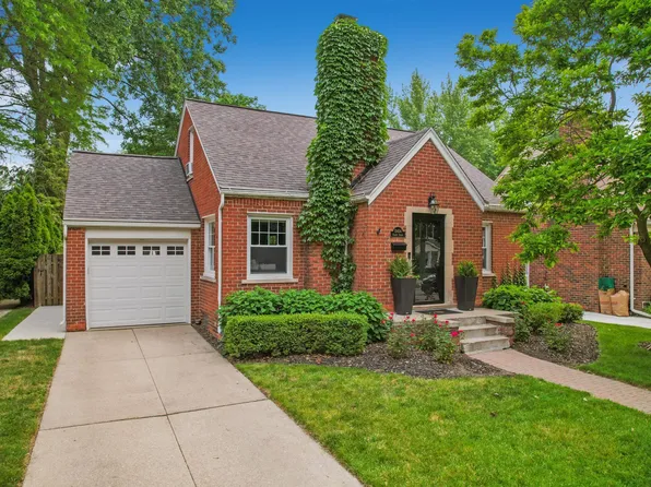 10454 Nadine Ave, Huntington Woods, MI 48070