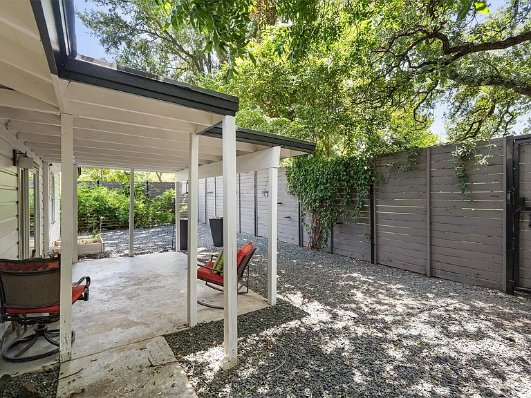 1182 Angelina St — Photo 24