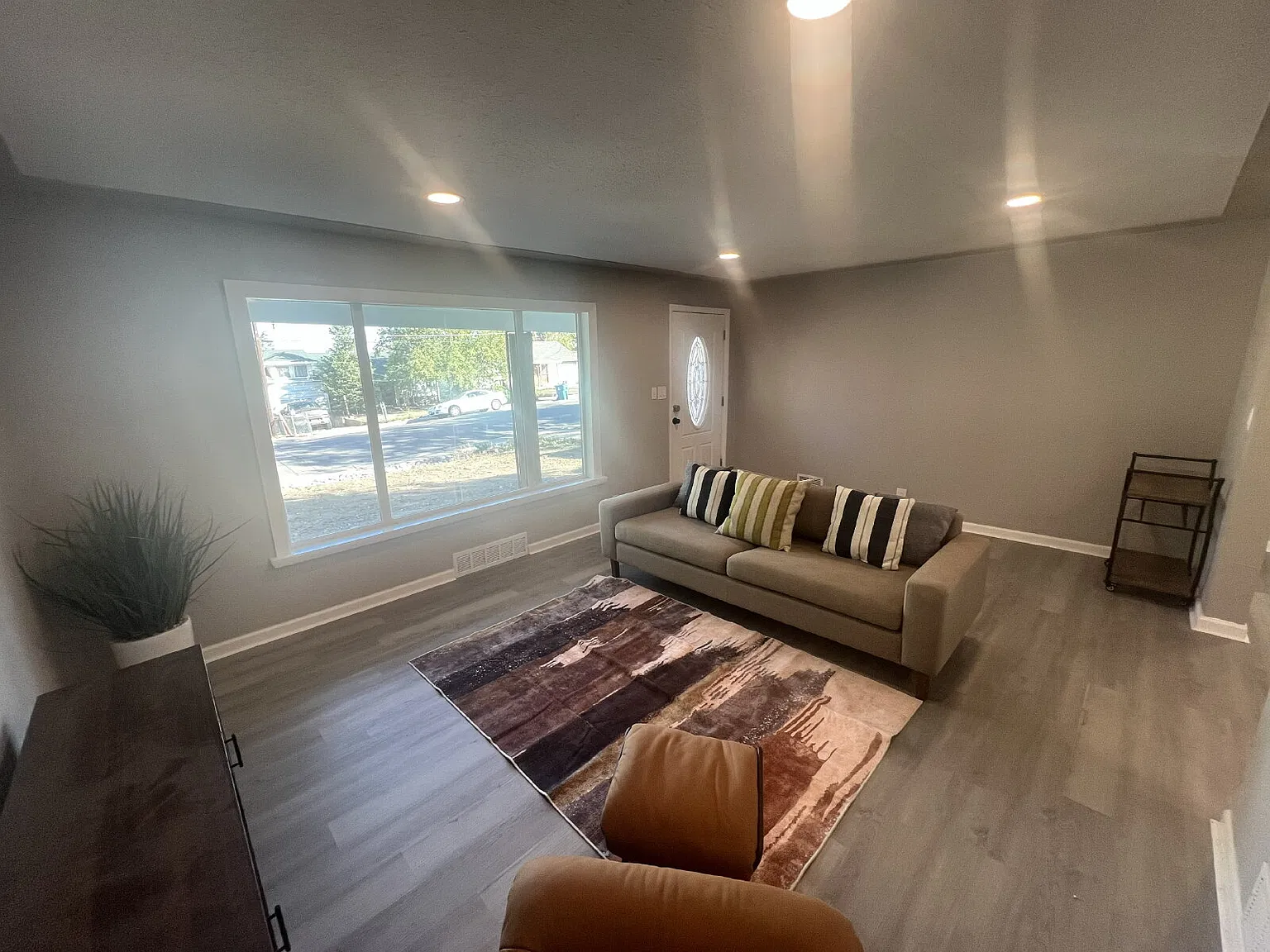 Charming 4-Bed Gem Available Now in Denver! — Photo 4