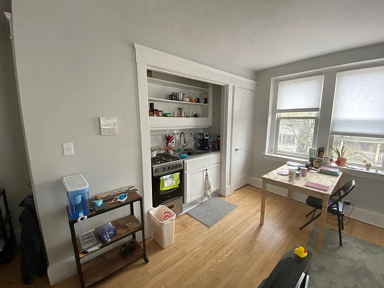 100 Howe Street — Photo 156