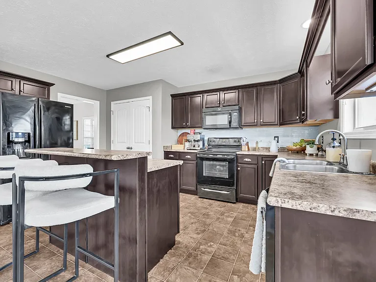 3460 Oak Creek Dr — Photo 21