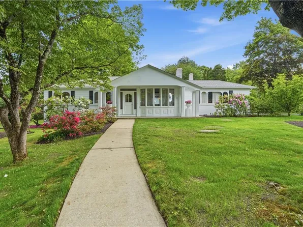 14 Cardinal Rd, Cranston, RI 02921