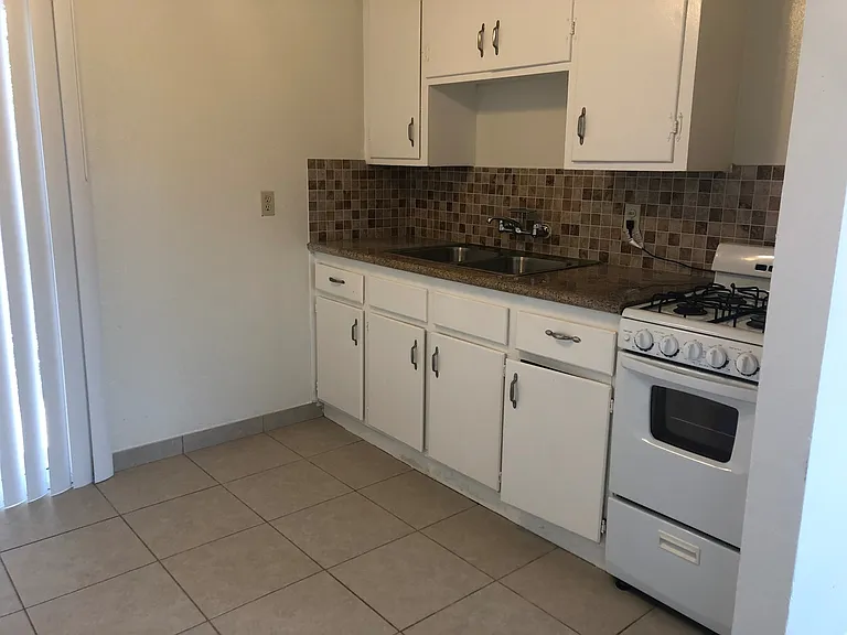 3228 Fairview Ct — Photo 7