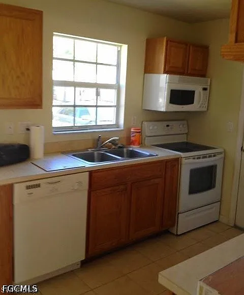 3 bed, 2.5 bath, 1259 sqft, $1,800 — Photo 2