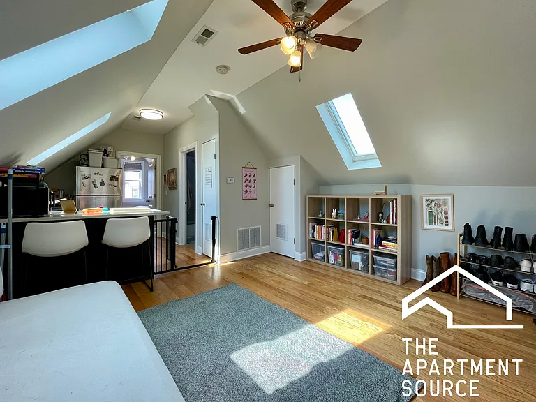 3611 W Wolfram St #2R — Photo 3
