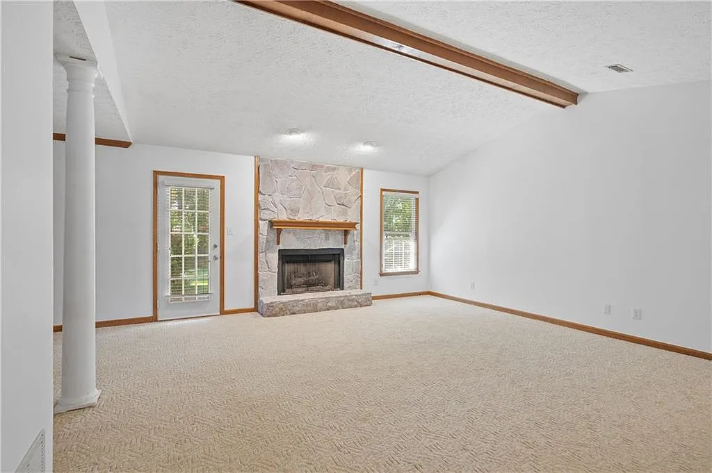 3 bed, 2.0 bath, 2604 sqft, $1,700 — Photo 3