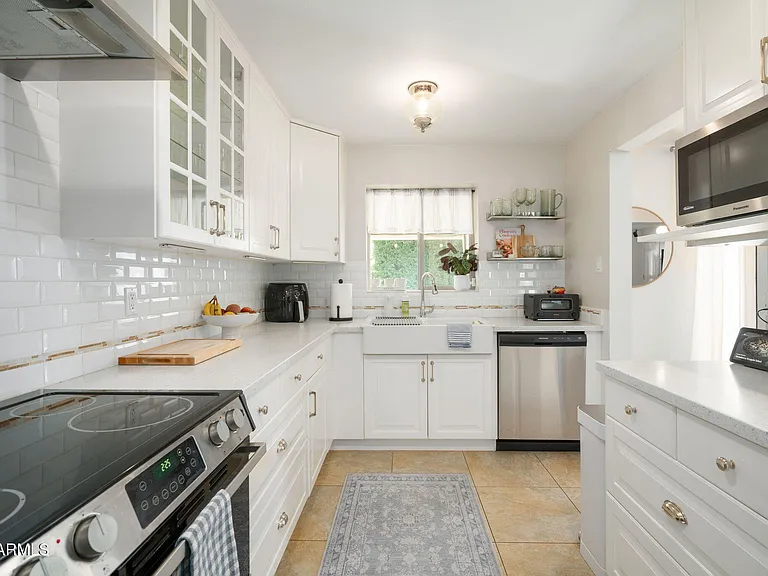 4813 E Fairmount Ave — Photo 25