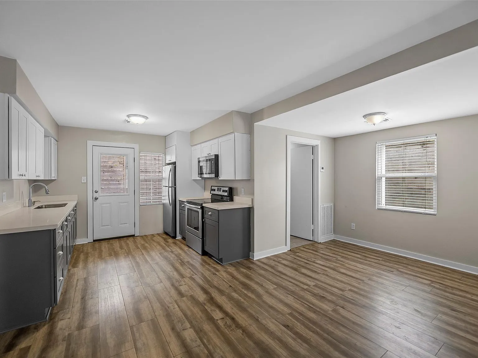 2 bed, 1.0 bath, 1100 sqft, $1,425 — Photo 4