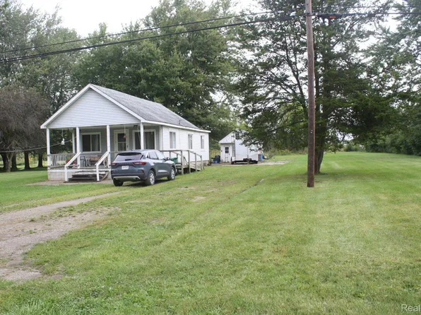 16120 Streicher Rd, Brownstown, MI 48173