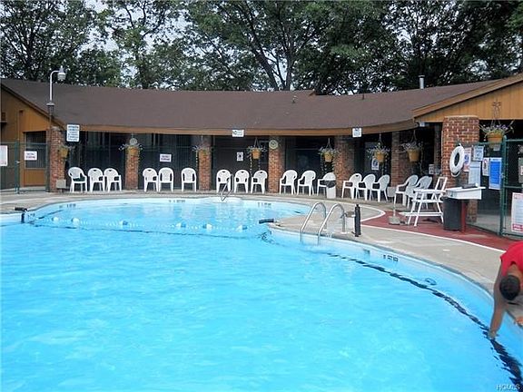 Pool and clubhouse.  Clubhouse is available for community activities and your own events, for a fee.  Clubhouse overlooks wonder