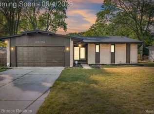 25190 Thorndyke St, Southfield, MI 48033