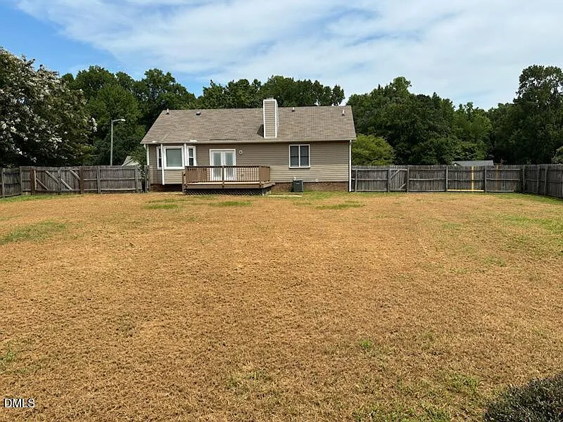 3 bed, 2.0 bath, 1215 sqft, $1,800 — Photo 3