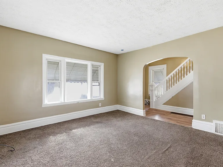 691 Lafollette St — Photo 1