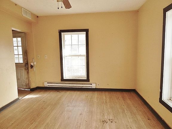 5th image of 110 Noel St