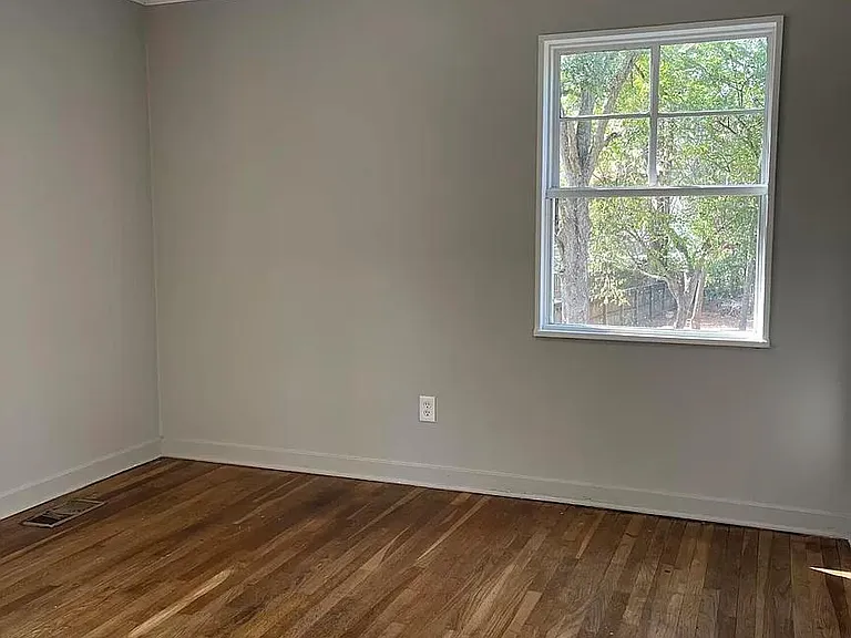 105 Lakeview Dr — Photo 5