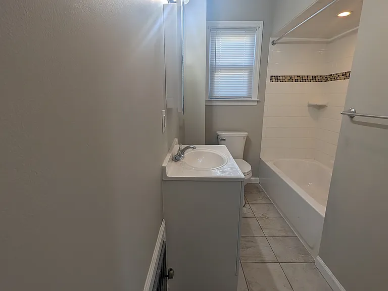 2561 Doris Ave — Photo 9