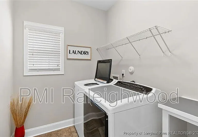 1245 Whitney Dr — Photo 18