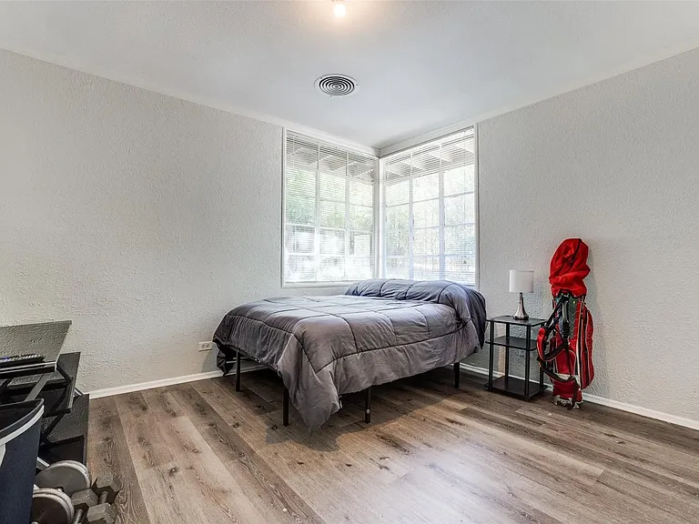 10208 Lake Gardens Dr — Photo 24