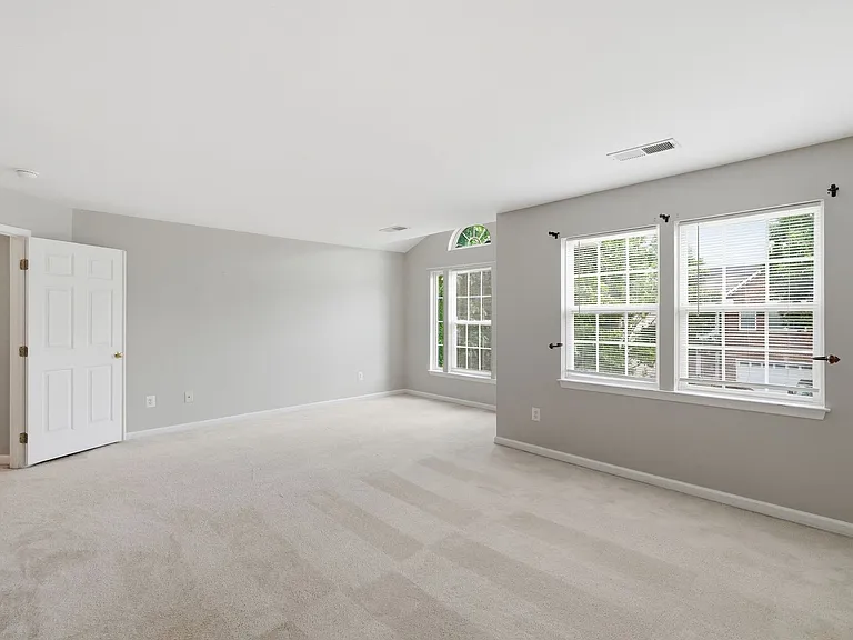 6008 Preswell Ct — Photo 13