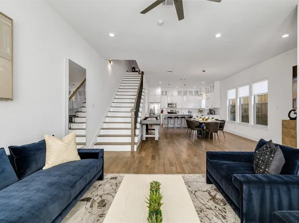 621 W 9th St, Dallas, TX 75208