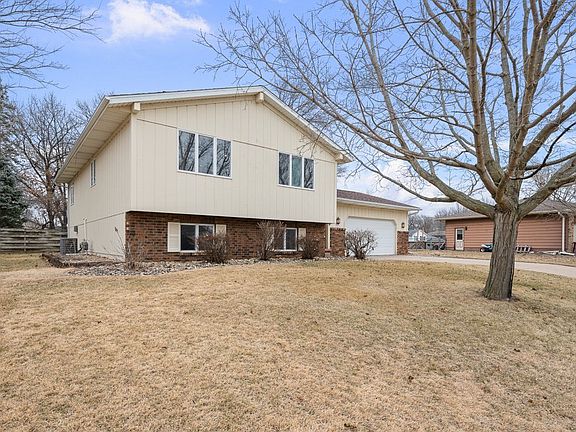 2nd image of 1141 Mark St