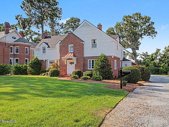 4th image of 2521 Walton Way