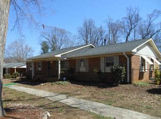 1816 Sharpe Rd, Greensboro, NC 27406