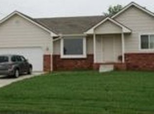 2600 N Mainsgate Cir, Augusta, KS 67010