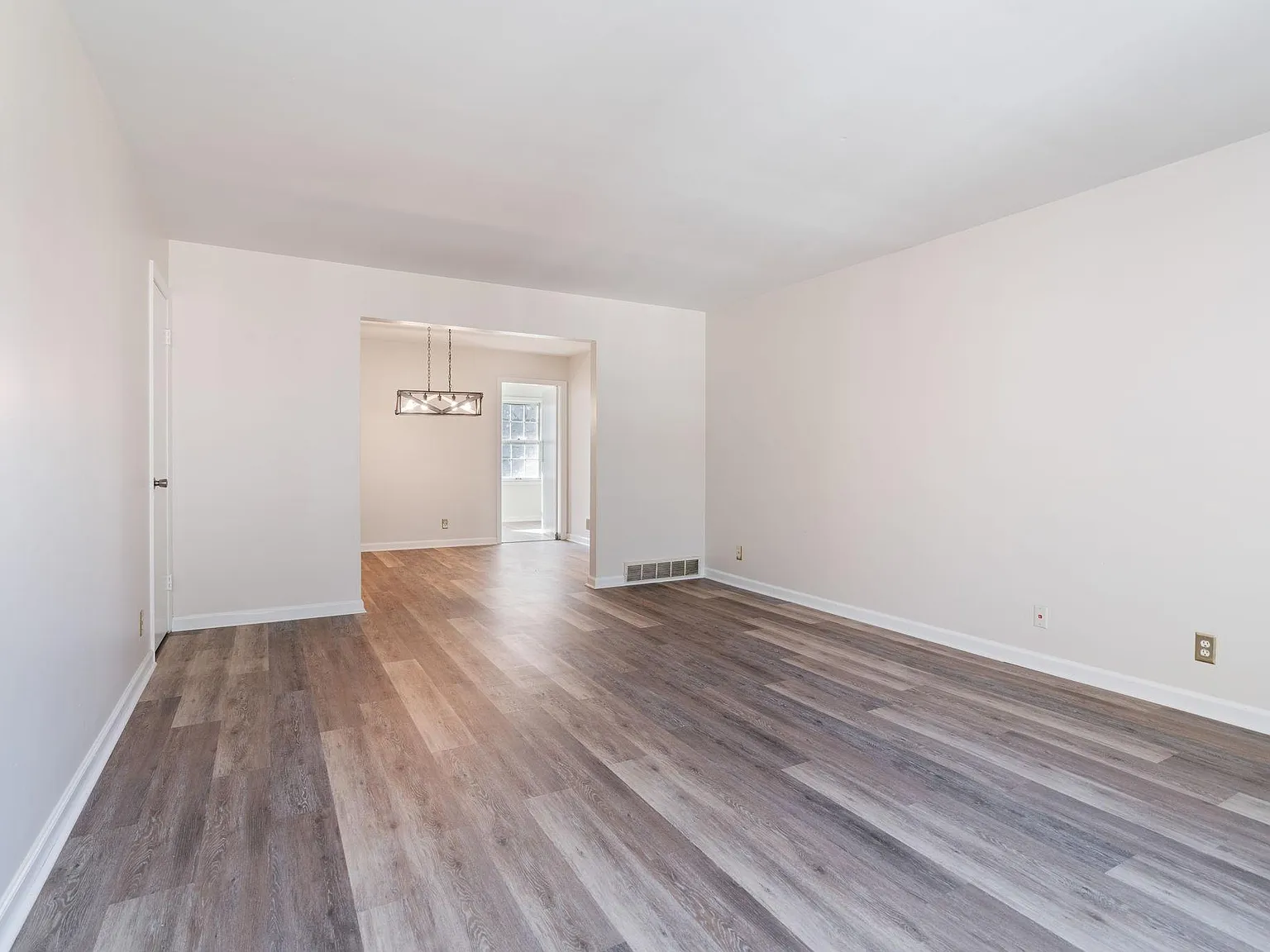 4056 Massie Ave — Photo 2
