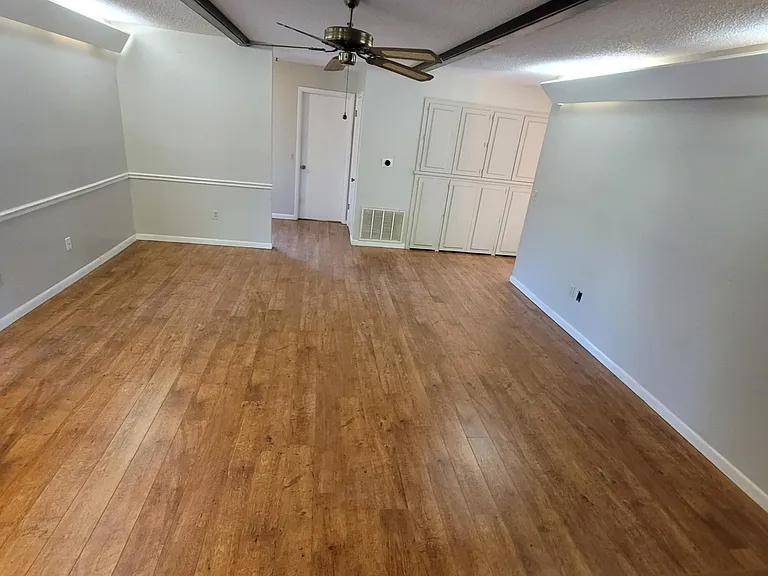 1876 W Holly St — Photo 8