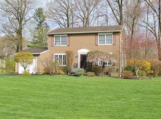 39 Cardinal St, Pearl River, NY 10965