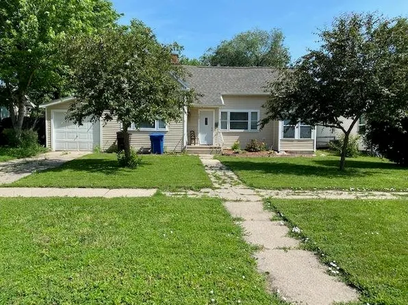 709 W 24th St, Kearney, NE 68845