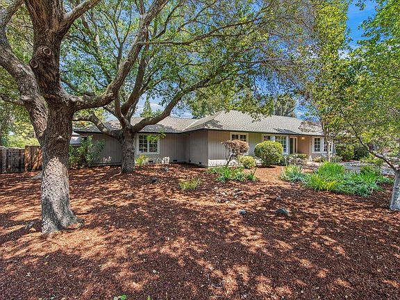 2nd image of 838 Mesa Ct