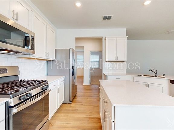 5th image of 944 Rusty Spur Ln