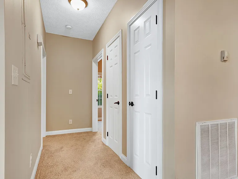 807 E Main St — Photo 11