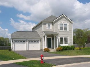 462 W Savoy Dr, Round Lake, IL 60073