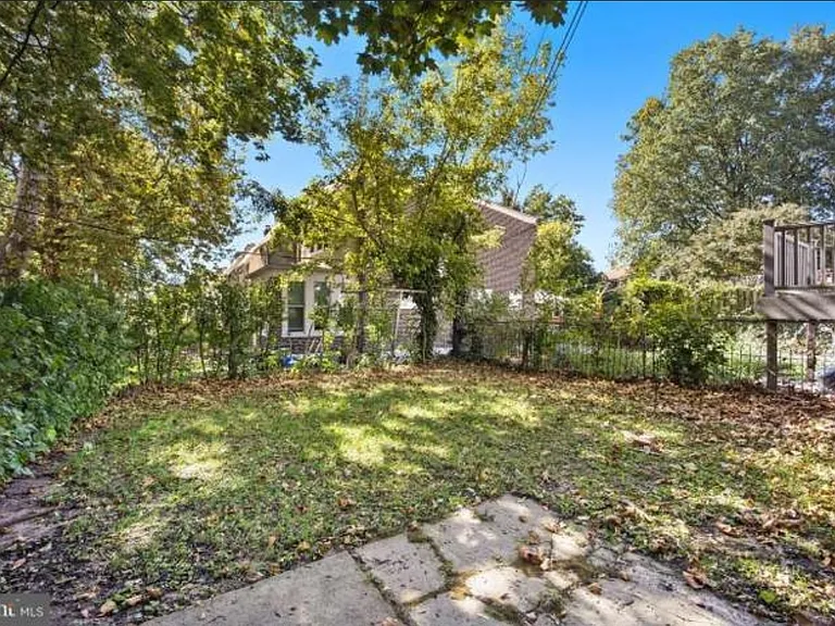 2618 N Van Buren St — Photo 4