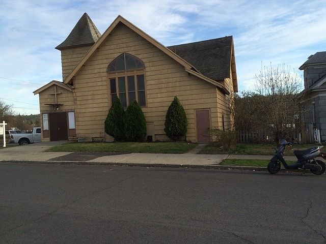 2nd image of 2430 E Pacific Ave
