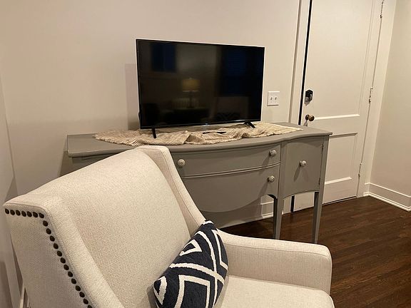 4th image of 1287 Dayton Ave APT 1